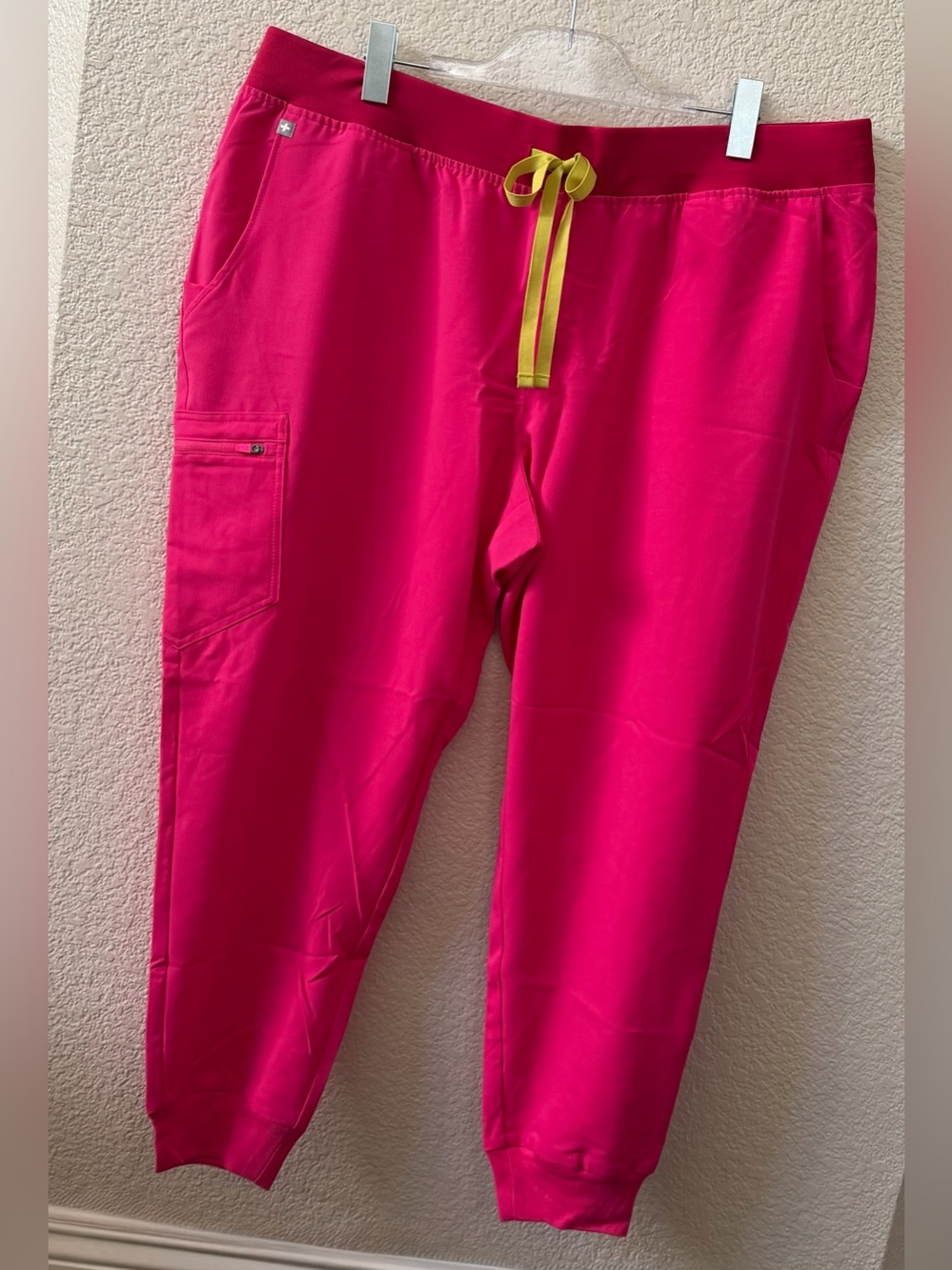 FIGS women’s size 3X Zamora Jogger Scrub Pants •Hot Pink